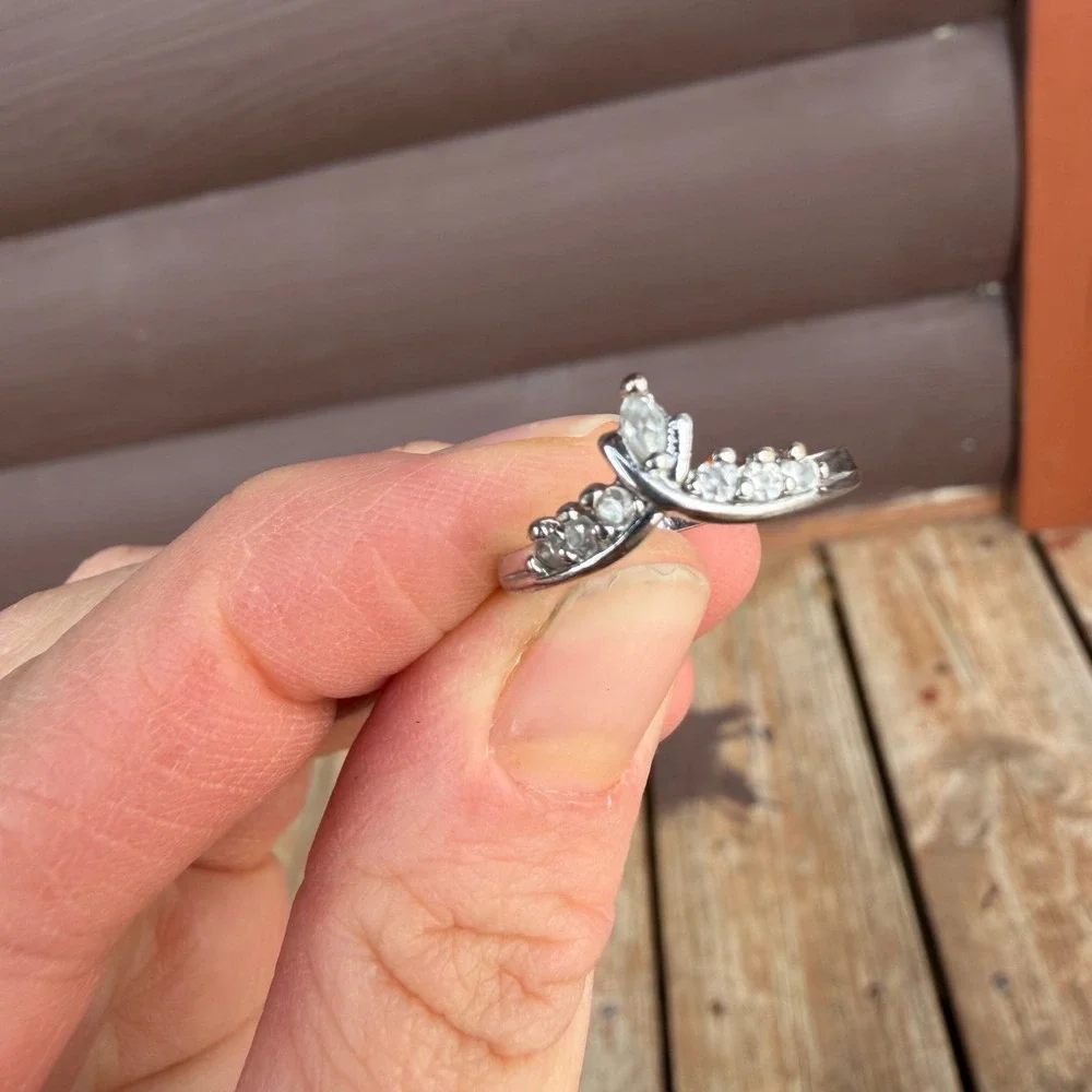 Chevron Tiara Crown‎ Ring Women Size 7 Silver Tone Rhinestone V-Shape